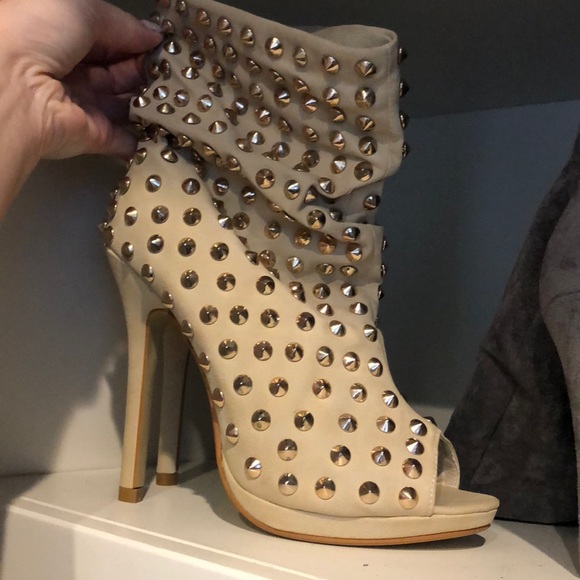 Studded beige heels - Picture 1 of 2